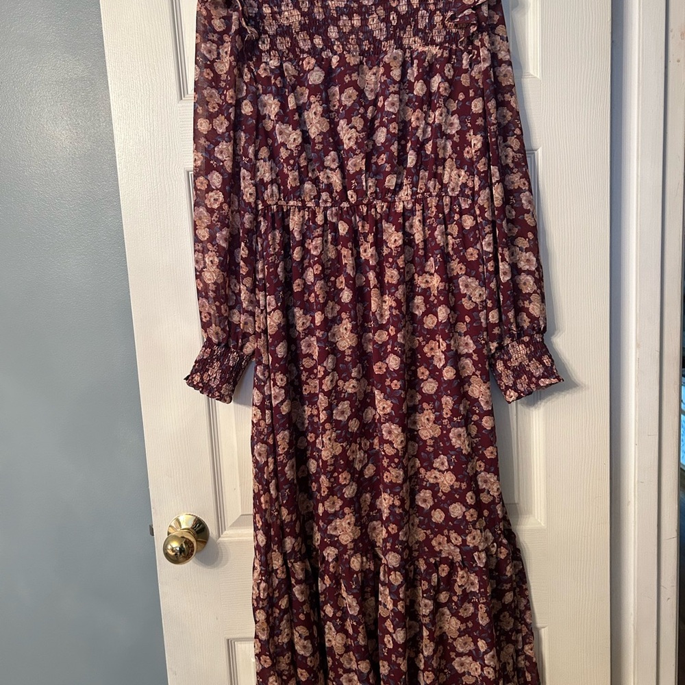 Floral mock neck Maxi Dress flowy & flattering from Macys medium M